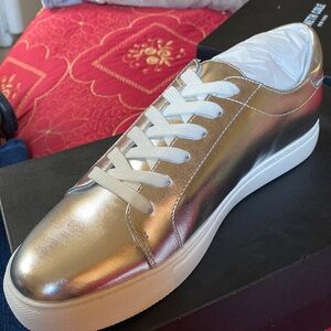 NWB Kenneth Cole.Silver Metalic.Size 7.5.